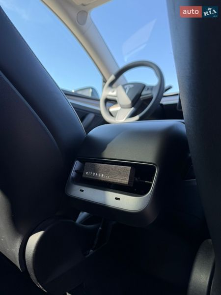 Позашляховик / Кросовер Tesla Model Y 2024 в Львові