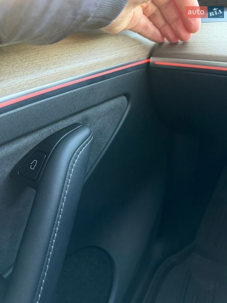 Позашляховик / Кросовер Tesla Model Y 2022 в Києві фото 28 Позашляховик / Кросовер Tesla Model Y 2022 в Києві