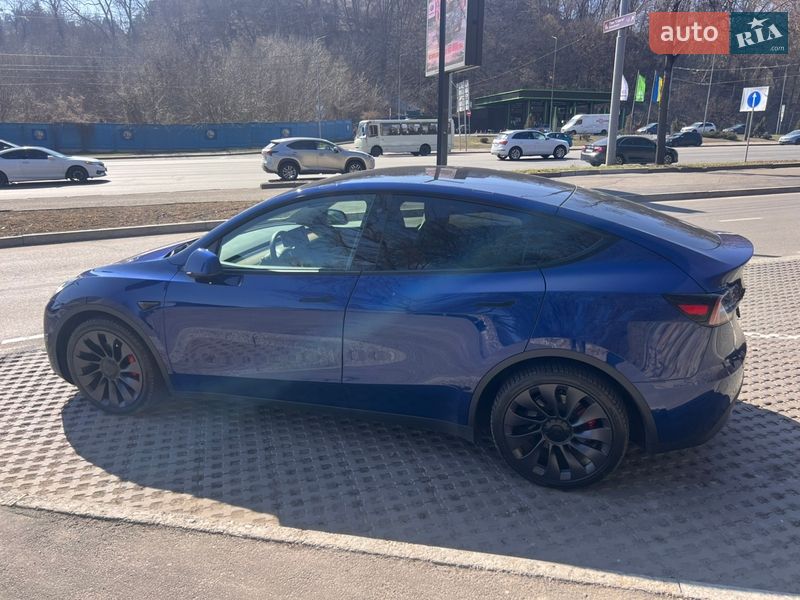 Внедорожник / Кроссовер Tesla Model Y 2020 в Киеве