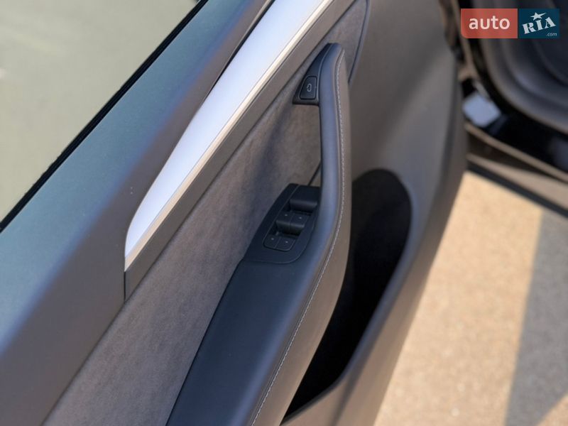 Позашляховик / Кросовер Tesla Model Y 2024 в Києві фото 17 Позашляховик / Кросовер Tesla Model Y 2024 в Києві