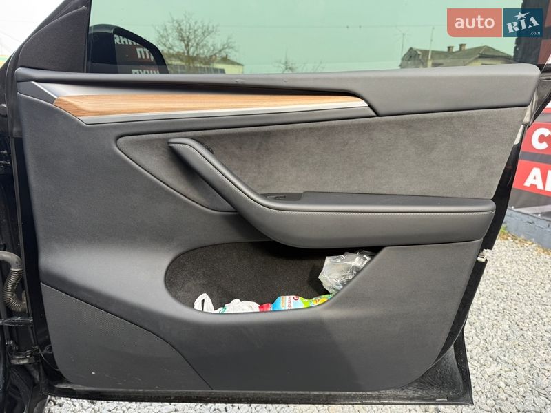 Позашляховик / Кросовер Tesla Model Y 2024 в Стрию