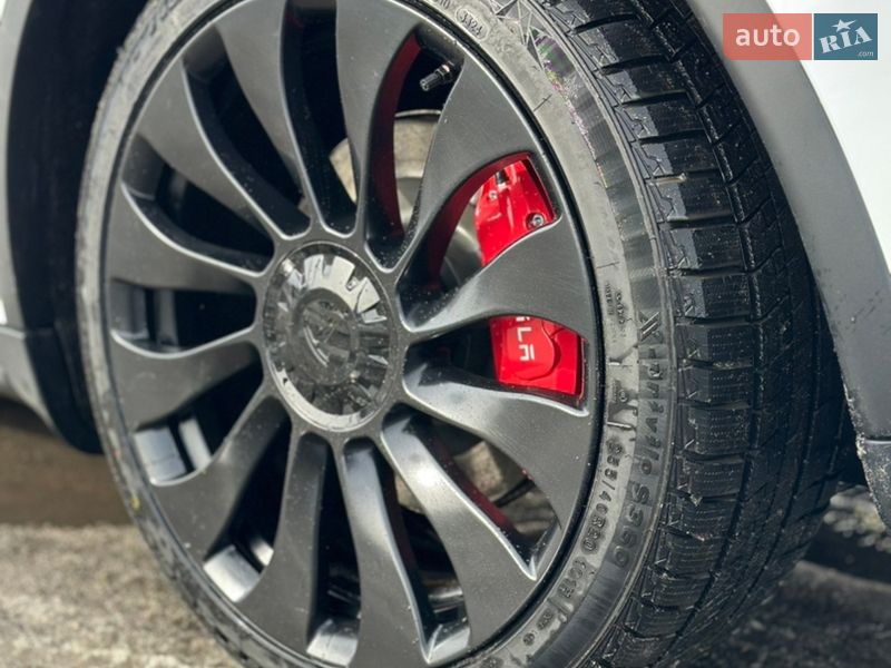 Внедорожник / Кроссовер Tesla Model Y 2023 в Киеве