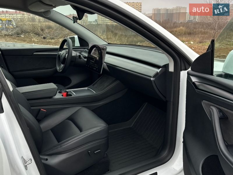 Внедорожник / Кроссовер Tesla Model Y 2023 в Киеве