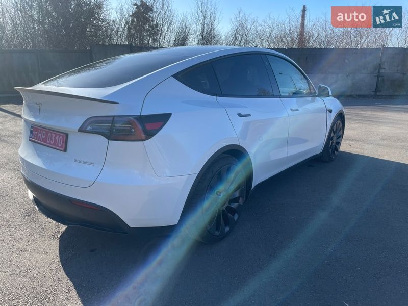 Внедорожник / Кроссовер Tesla Model Y 2024 в Ровно