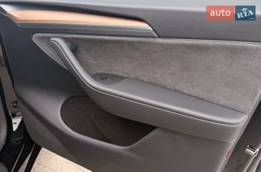 Внедорожник / Кроссовер Tesla Model Y 2023 в Днепре