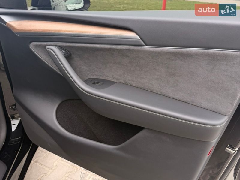 Внедорожник / Кроссовер Tesla Model Y 2023 в Днепре