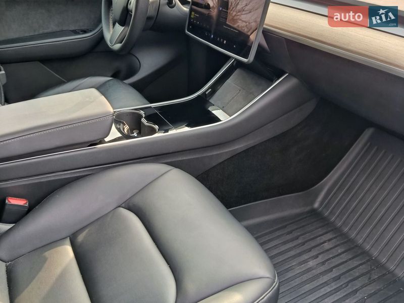 Внедорожник / Кроссовер Tesla Model Y 2021 в Киеве
