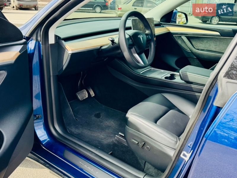 Внедорожник / Кроссовер Tesla Model Y 2023 в Новомосковске