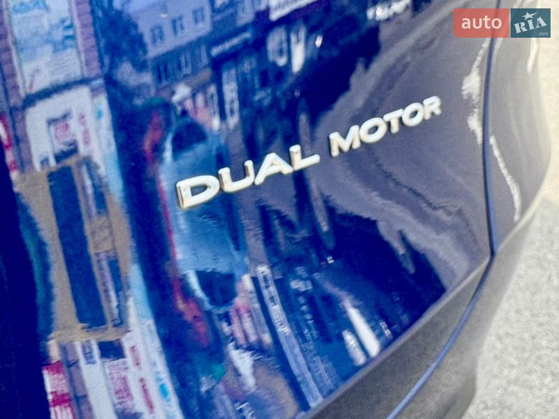 Внедорожник / Кроссовер Tesla Model Y 2023 в Новомосковске