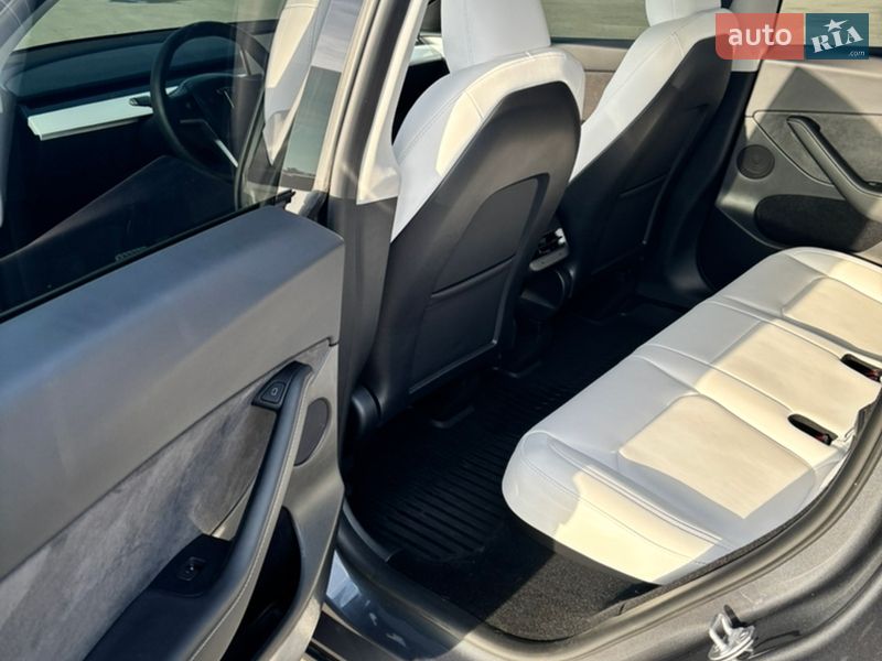 Позашляховик / Кросовер Tesla Model Y 2023 в Дніпрі