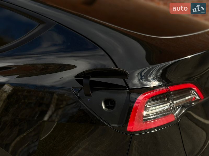 Внедорожник / Кроссовер Tesla Model Y 2024 в Львове