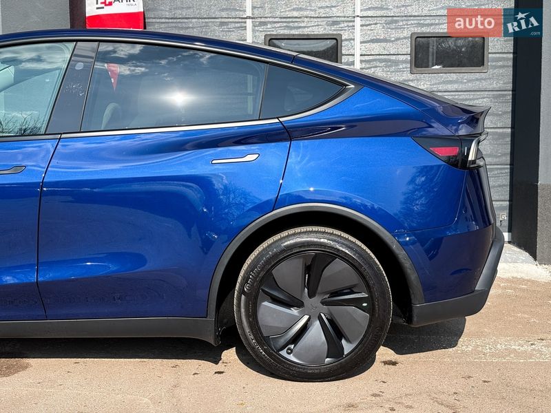 Позашляховик / Кросовер Tesla Model Y 2025 в Києві
