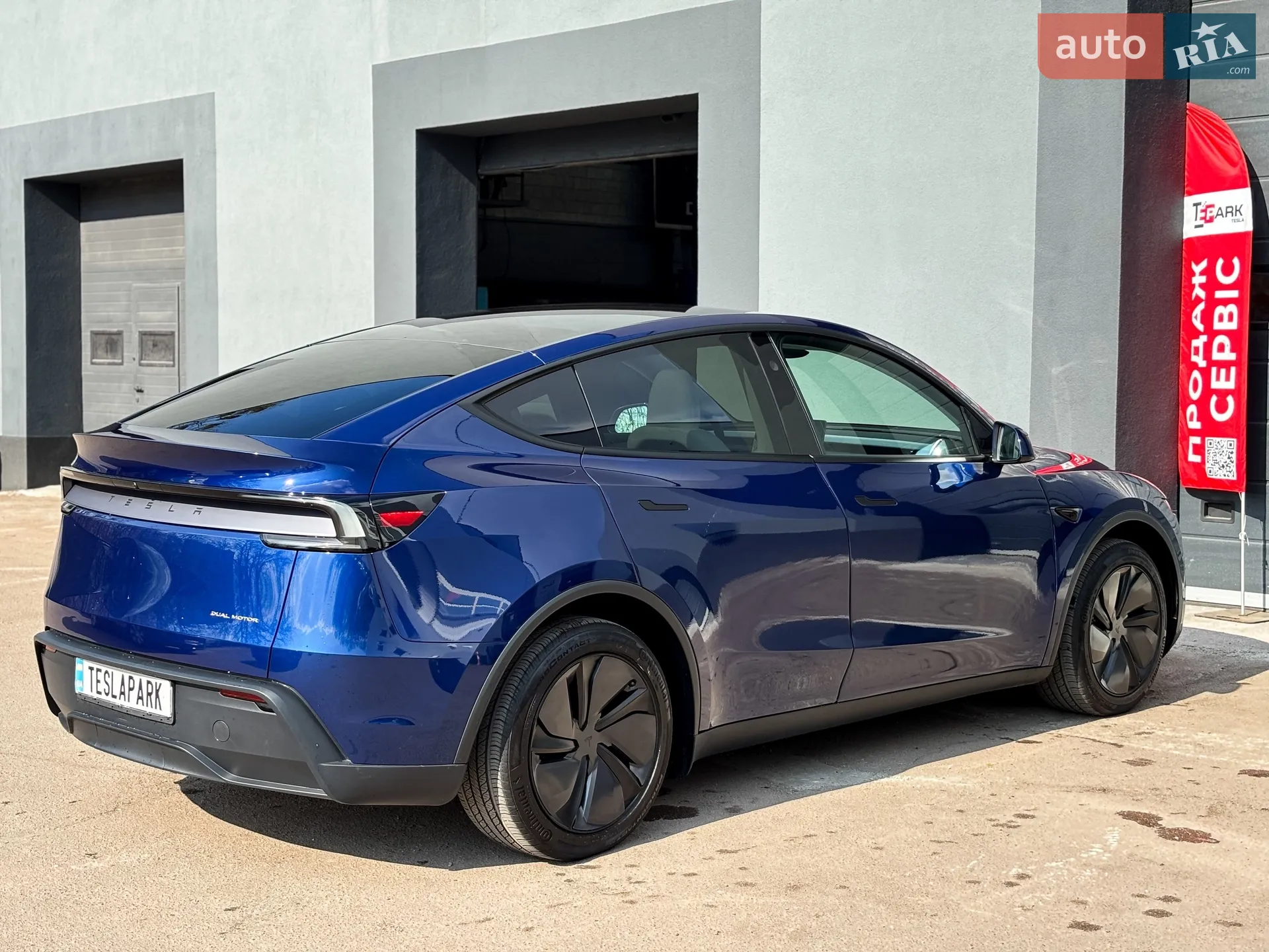 2025 Tesla Model Y - мініатюра 10