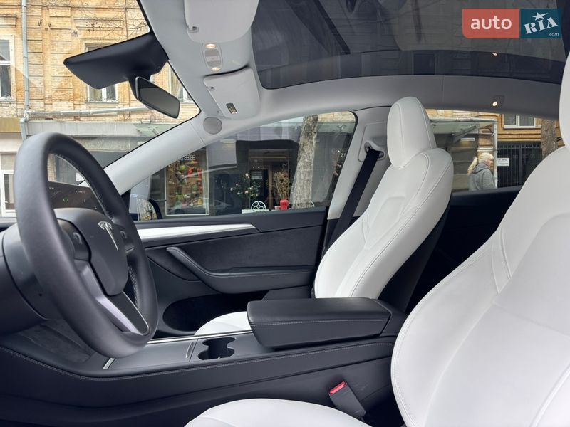 Внедорожник / Кроссовер Tesla Model Y 2023 в Киеве