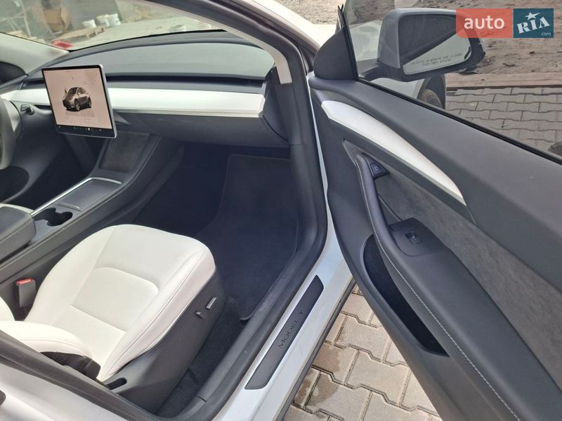 Позашляховик / Кросовер Tesla Model Y 2023 в Хмельницькому