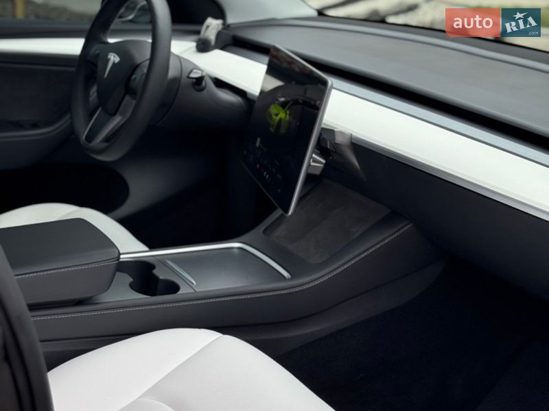 Позашляховик / Кросовер Tesla Model Y 2024 в Фастові фото 13 Позашляховик / Кросовер Tesla Model Y 2024 в Фастові