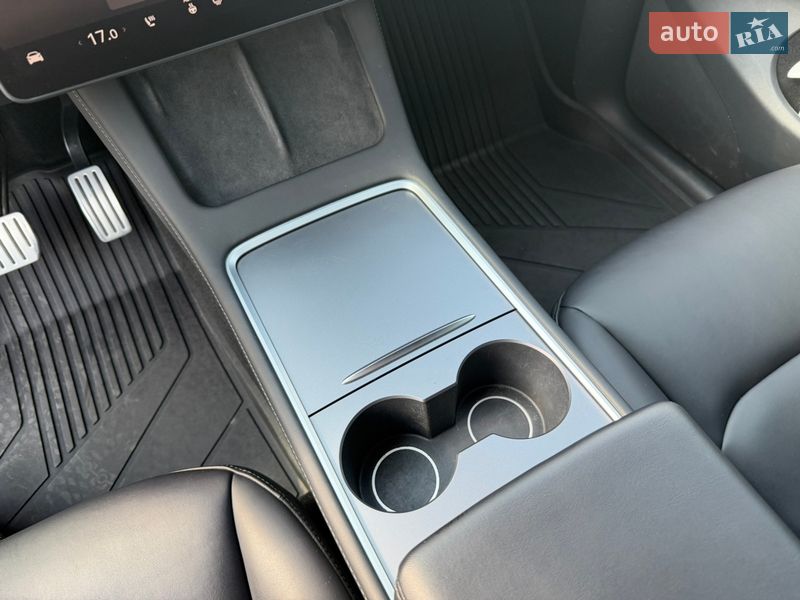 Внедорожник / Кроссовер Tesla Model Y 2023 в Ровно