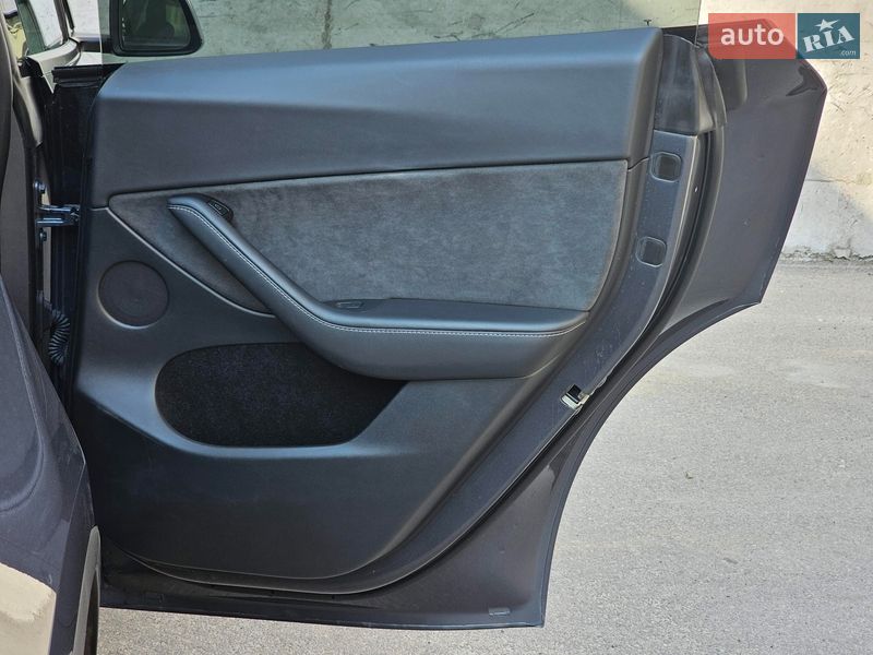 Позашляховик / Кросовер Tesla Model Y 2023 в Києві