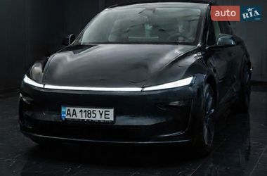 Позашляховик / Кросовер Tesla Model Y 2025 в Києві