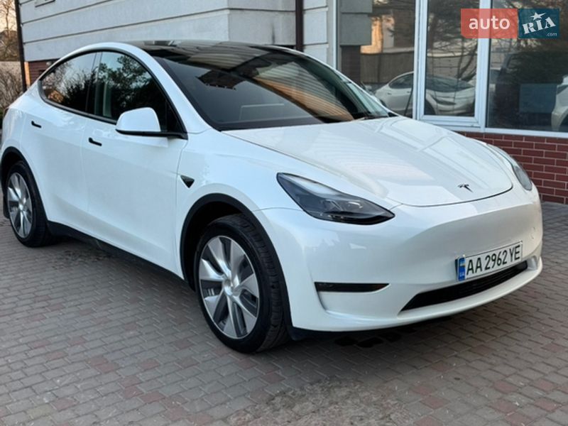 Внедорожник / Кроссовер Tesla Model Y 2024 в Киеве