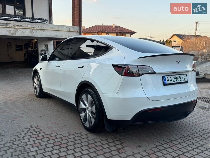 Внедорожник / Кроссовер Tesla Model Y 2024 в Киеве