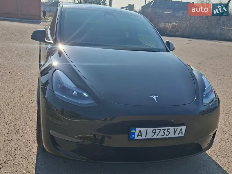 Tesla Model Y 2024