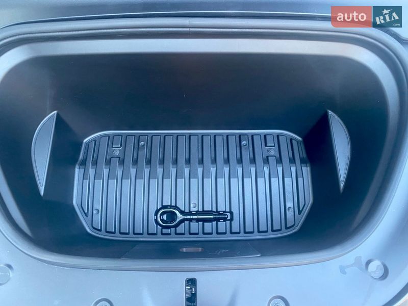 Позашляховик / Кросовер Tesla Model Y 2023 в Києві