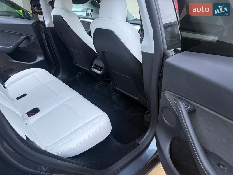 Внедорожник / Кроссовер Tesla Model Y 2023 в Киеве