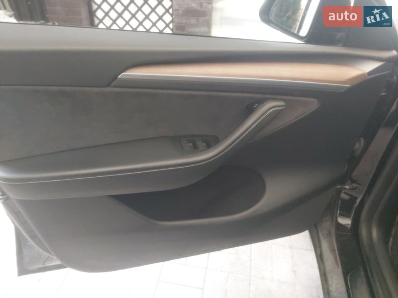 Позашляховик / Кросовер Tesla Model Y 2023 в Дніпрі фото 8 Позашляховик / Кросовер Tesla Model Y 2023 в Дніпрі