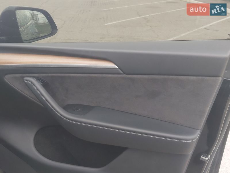 Позашляховик / Кросовер Tesla Model Y 2023 в Дніпрі фото 14 Позашляховик / Кросовер Tesla Model Y 2023 в Дніпрі