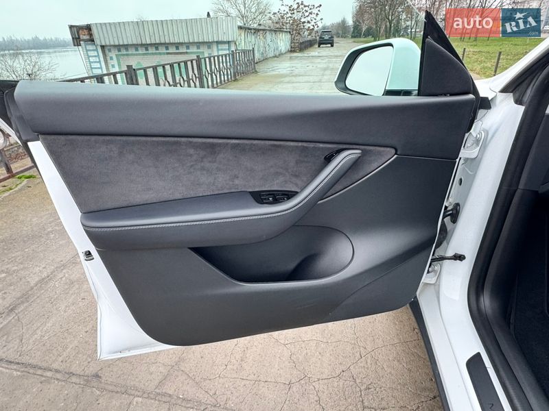 Позашляховик / Кросовер Tesla Model Y 2020 в Дніпрі фото 37 Позашляховик / Кросовер Tesla Model Y 2020 в Дніпрі