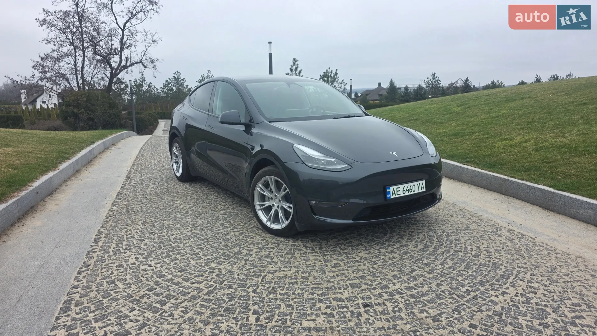 2024 Tesla Model Y - мініатюра 3