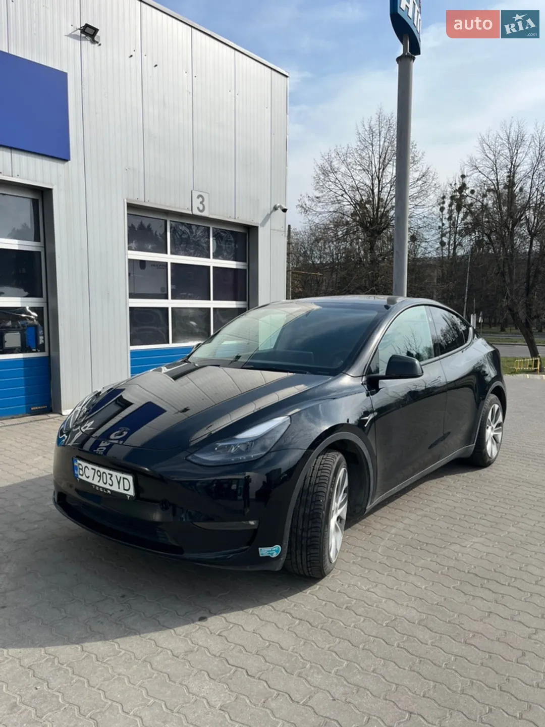 Tesla Model Y 2024 VIN 7SAYGDEE0RF078242 фото оголошення 2 з 15