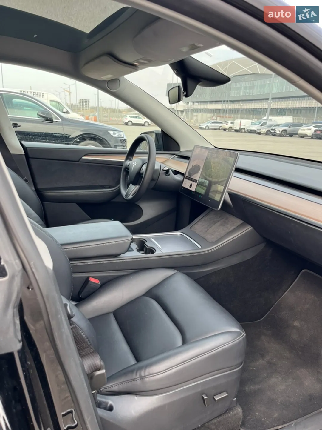 Tesla Model Y 2024 VIN 7SAYGDEE0RF078242 фото оголошення 9 з 15