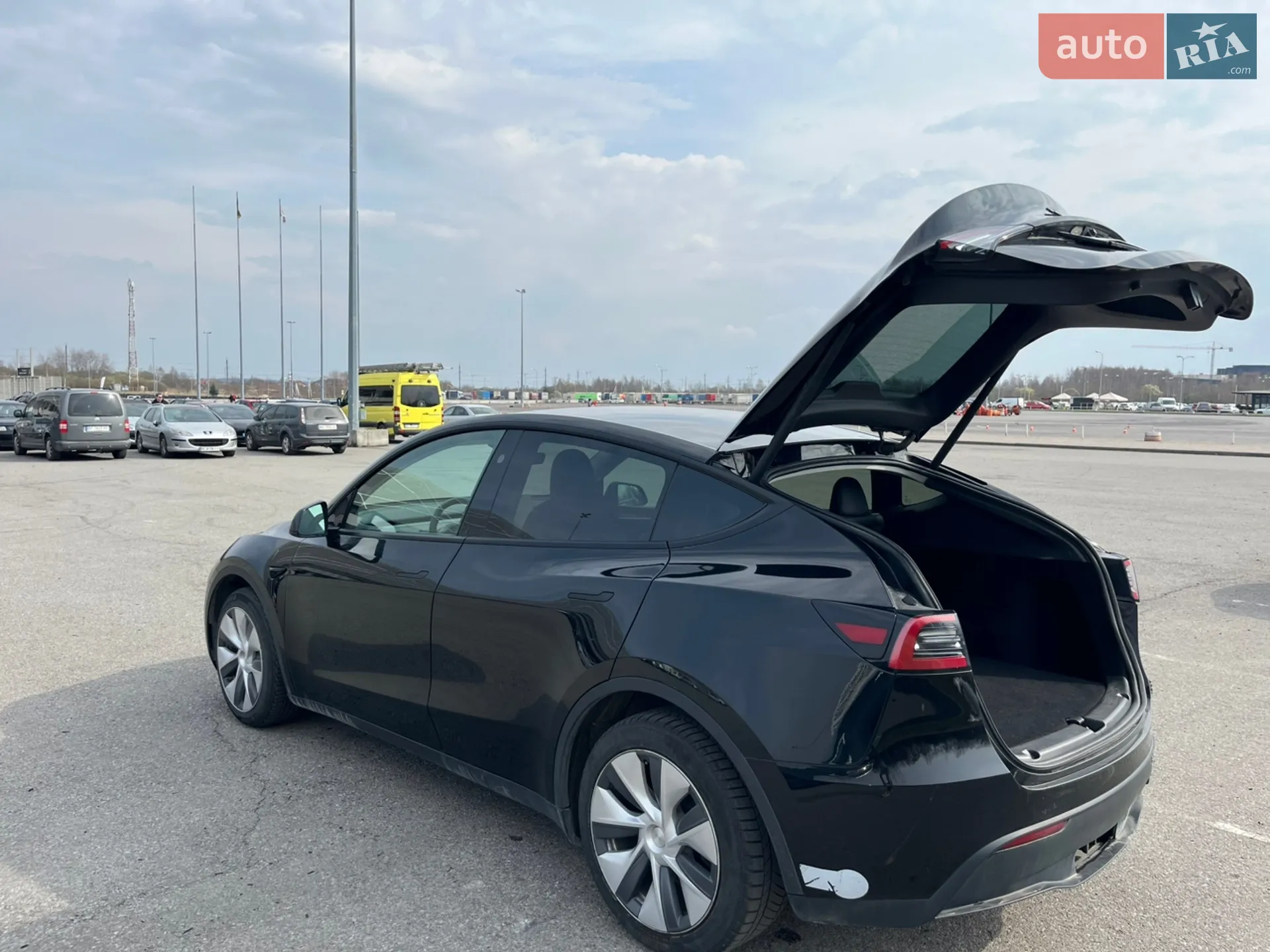 Tesla Model Y 2024 VIN 7SAYGDEE0RF078242 фото оголошення 13 з 15