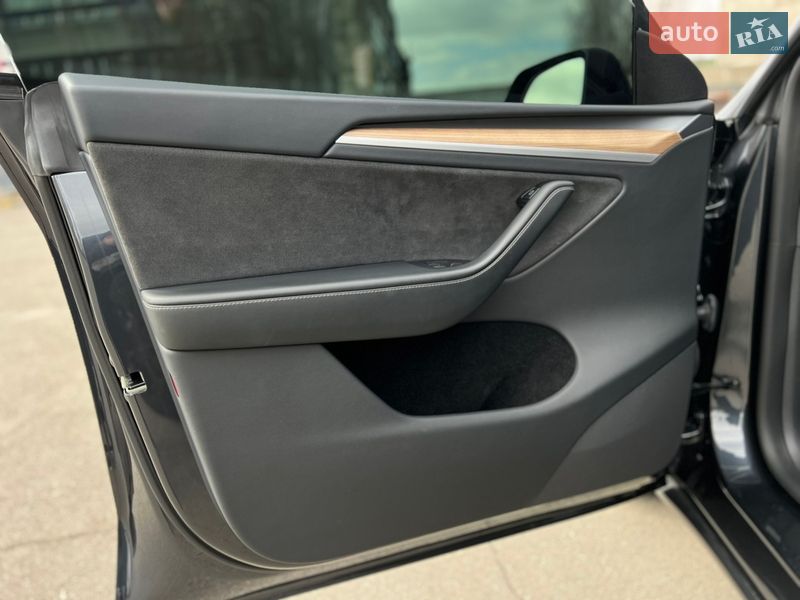 Позашляховик / Кросовер Tesla Model Y 2024 в Києві