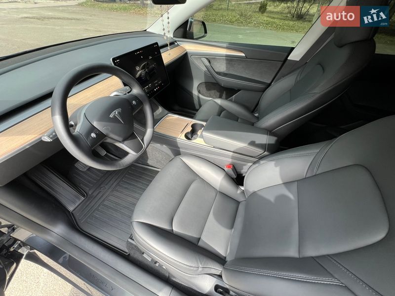 Позашляховик / Кросовер Tesla Model Y 2024 в Києві
