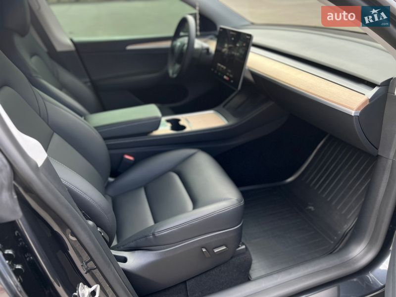 Позашляховик / Кросовер Tesla Model Y 2024 в Києві