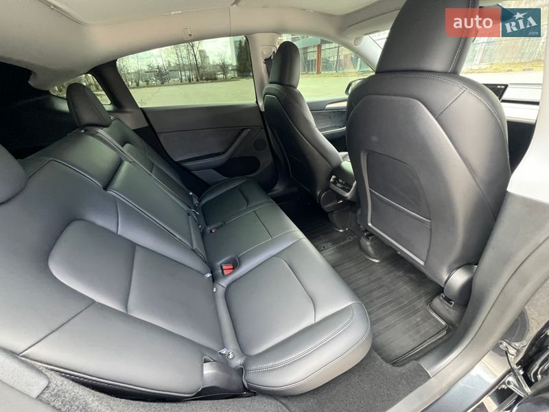 Позашляховик / Кросовер Tesla Model Y 2024 в Києві