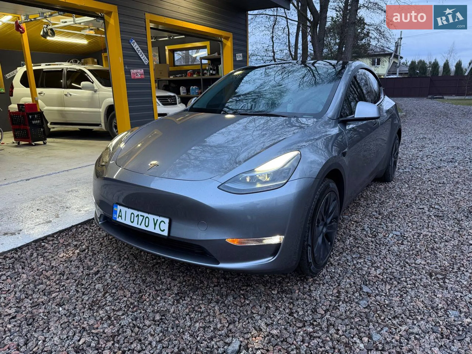 2024 Tesla Model Y - мініатюра 3
