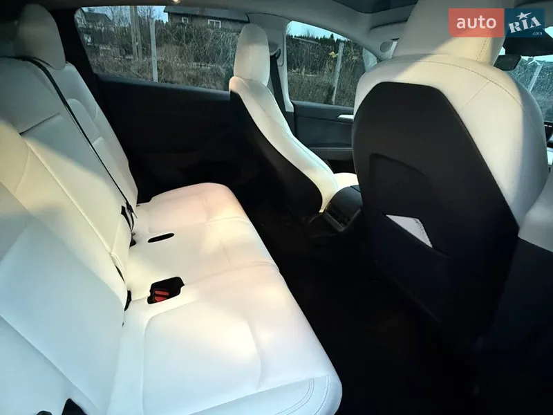 Tesla Model Y 2024 VIN 7SAYGAEE1RF179143 фото оголошення 30 з 78