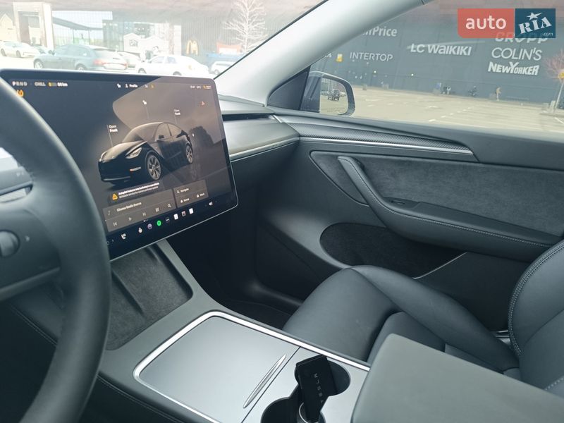 Позашляховик / Кросовер Tesla Model Y 2025 в Києві