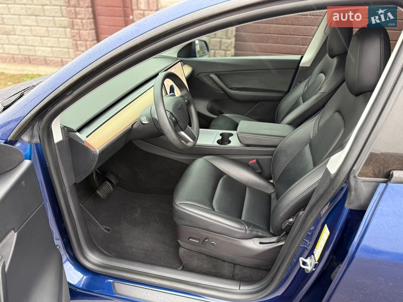 Внедорожник / Кроссовер Tesla Model Y 2021 в Ровно