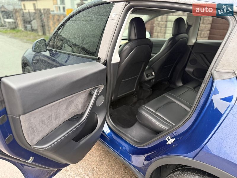 Внедорожник / Кроссовер Tesla Model Y 2021 в Ровно
