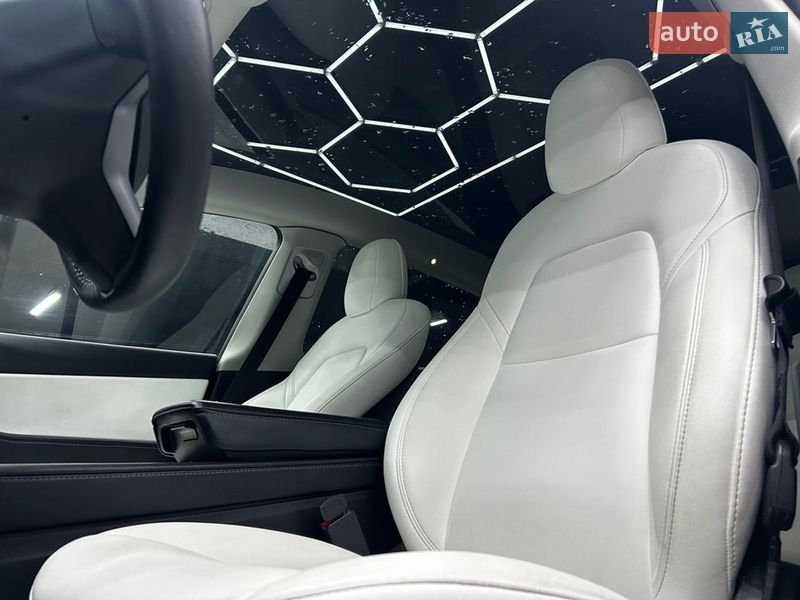 Позашляховик / Кросовер Tesla Model Y 2022 в Чернівцях