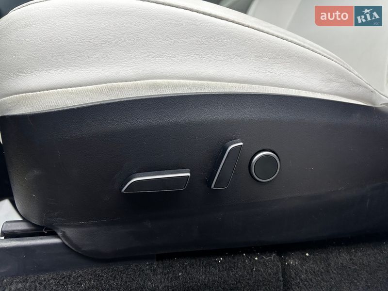 Позашляховик / Кросовер Tesla Model Y 2022 в Чернівцях