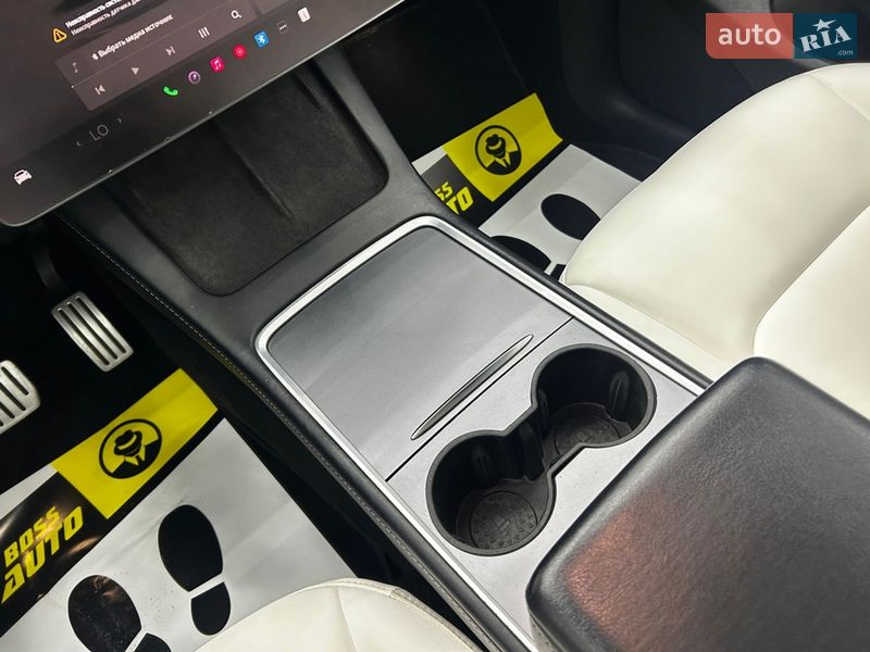 Позашляховик / Кросовер Tesla Model Y 2022 в Чернівцях