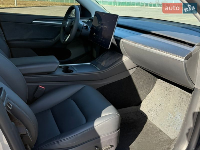 Позашляховик / Кросовер Tesla Model Y 2024 в Дніпрі