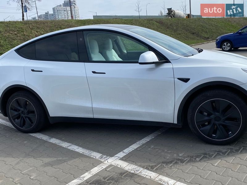 Позашляховик / Кросовер Tesla Model Y 2023 в Києві