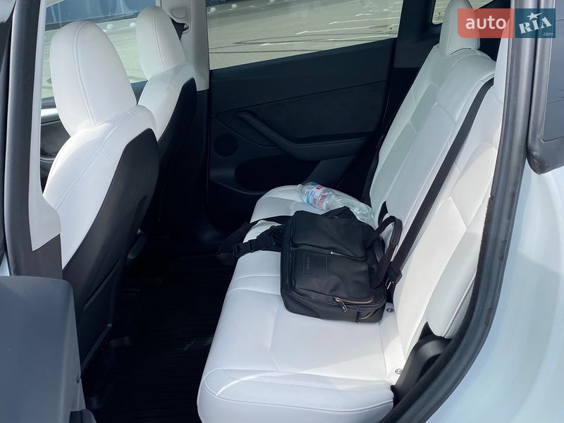 Позашляховик / Кросовер Tesla Model Y 2023 в Києві